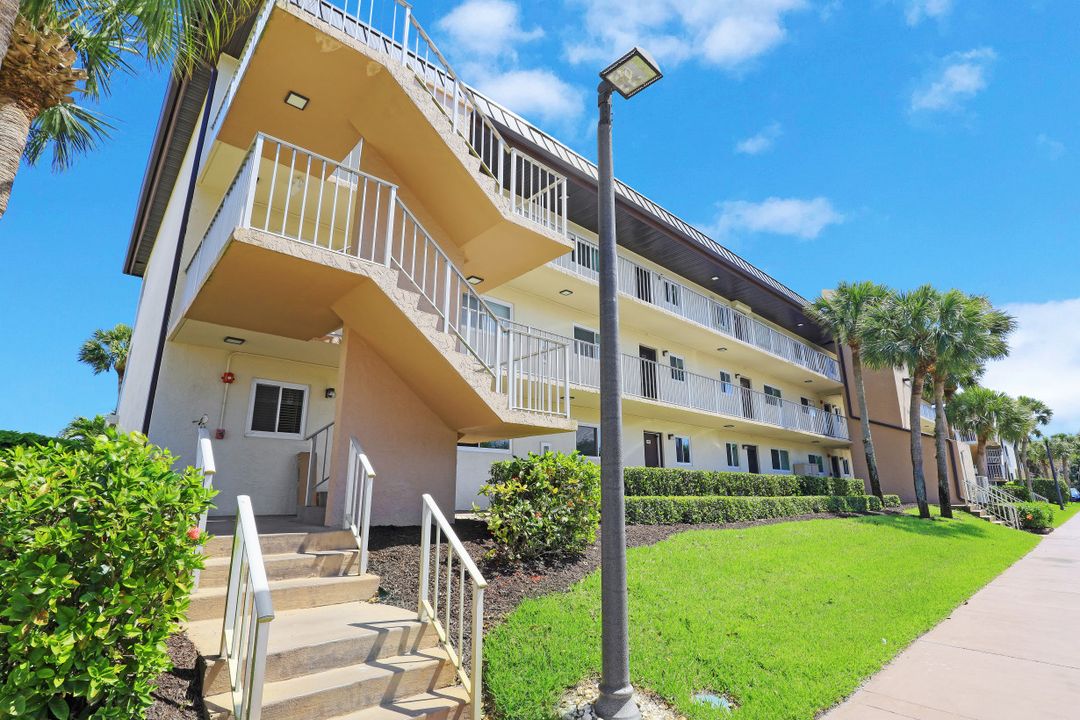 1004 Manatee Rd #H301, Naples, FL 34114