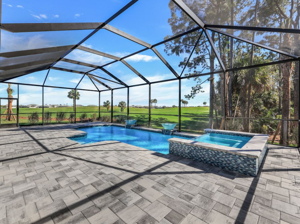 9528 Curlew Dr, Naples, FL 34120