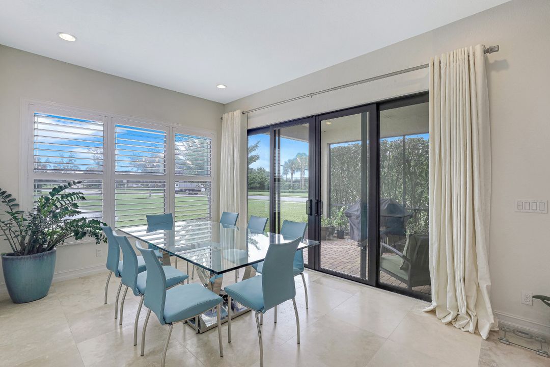 9256 Woodhurst Dr, Naples, FL 34120