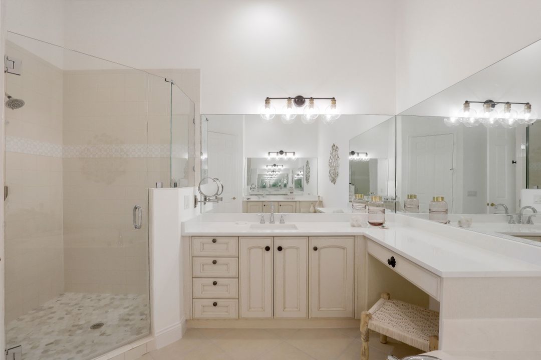 9263 Museo Cir #204, Naples, FL 34114