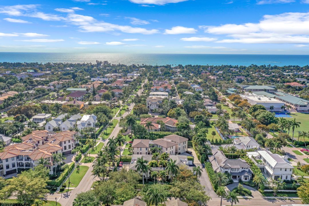 960 7th St S #101, Naples, FL 34102