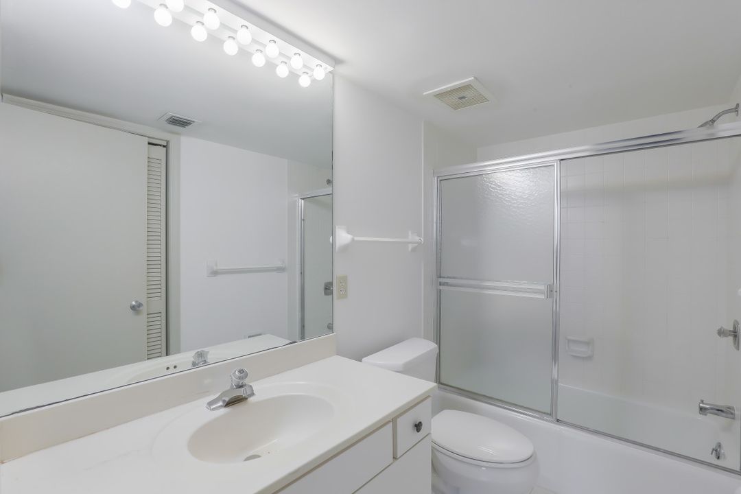 4901 Gulf Shore Blvd N #402, Naples, FL 34103