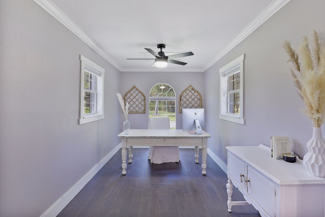 140 5th St NW, Naples, FL 34120