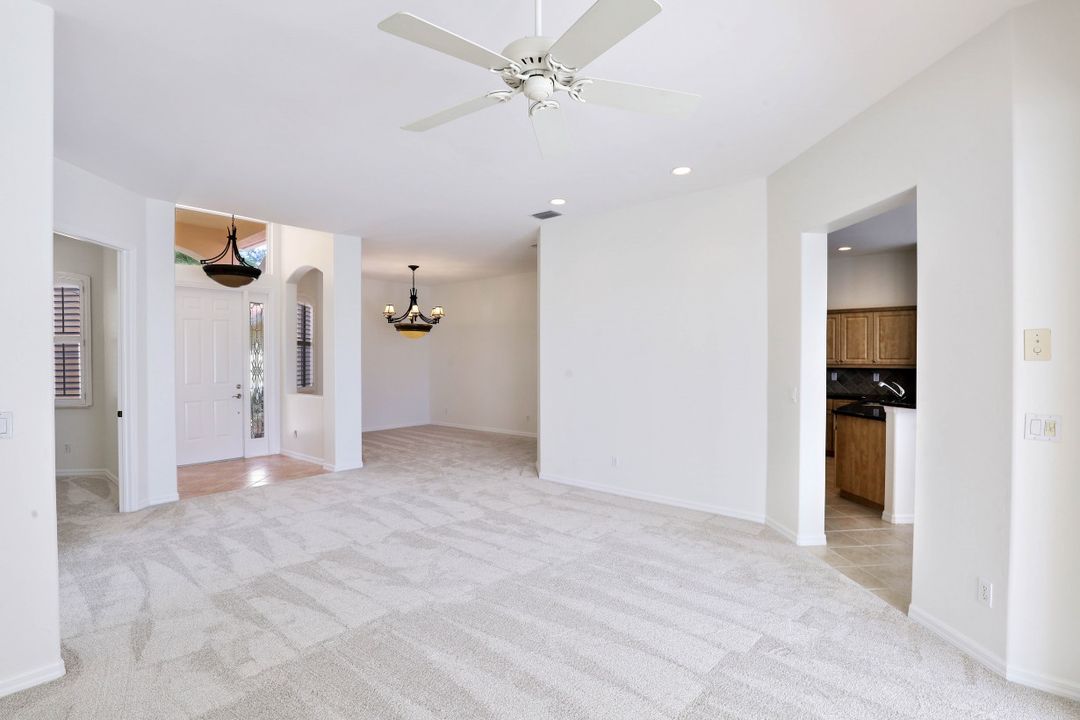 995 Chesapeake Bay Ct, Naples, FL 34120