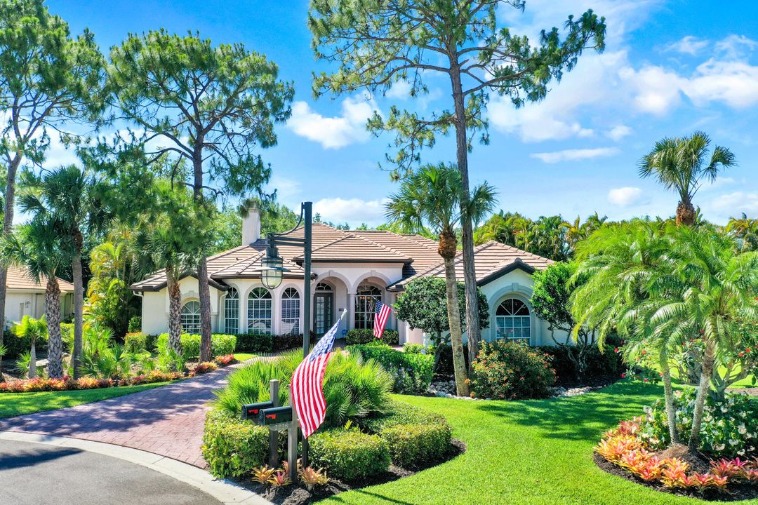 2229 Goshawk Ct, Naples, FL 34105