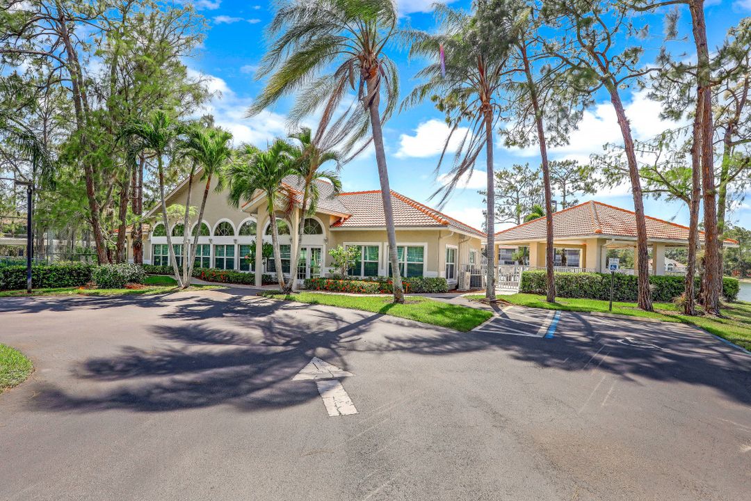 5716 Deauville Cir, Naples, FL 34112