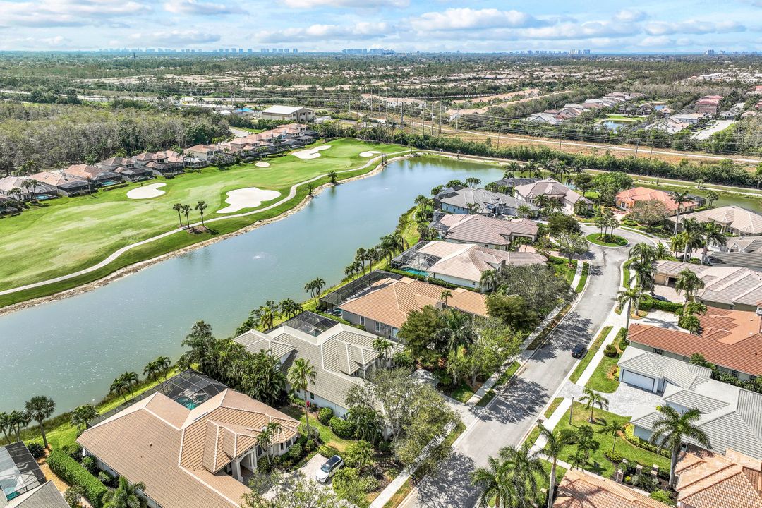 5958 Amberwood Dr, Naples, FL 34110