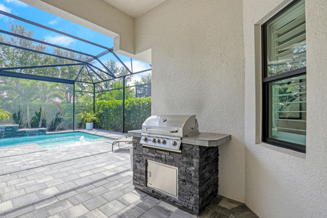 10086 Palazzo Dr, Naples, FL 34119