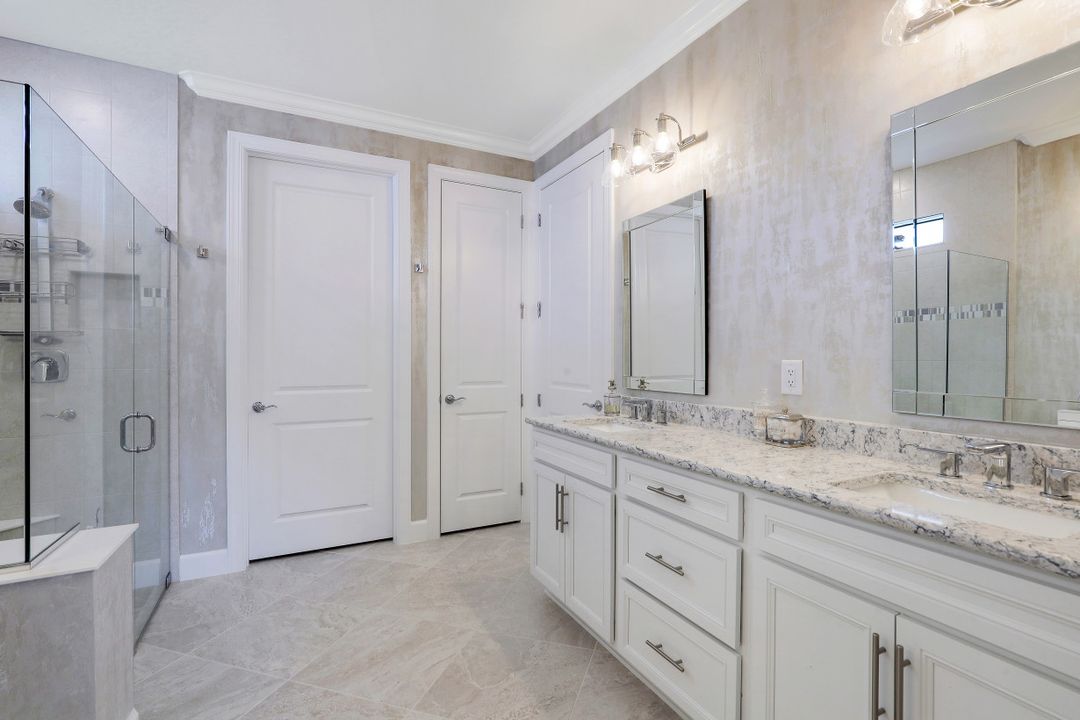 9483 Greyhawk Trl, Naples, FL 34120