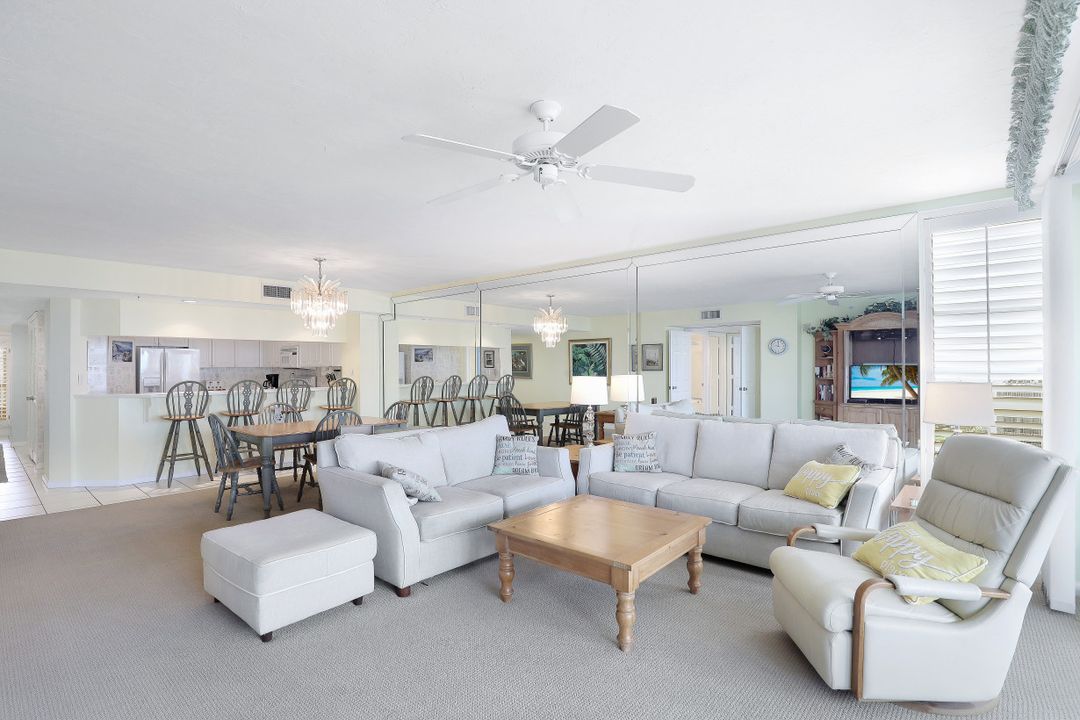 21 Bluebill Ave #905, Naples, FL 34108