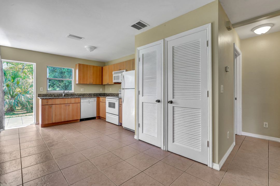 3250 Cottage Grove Ave, Naples, FL 34112