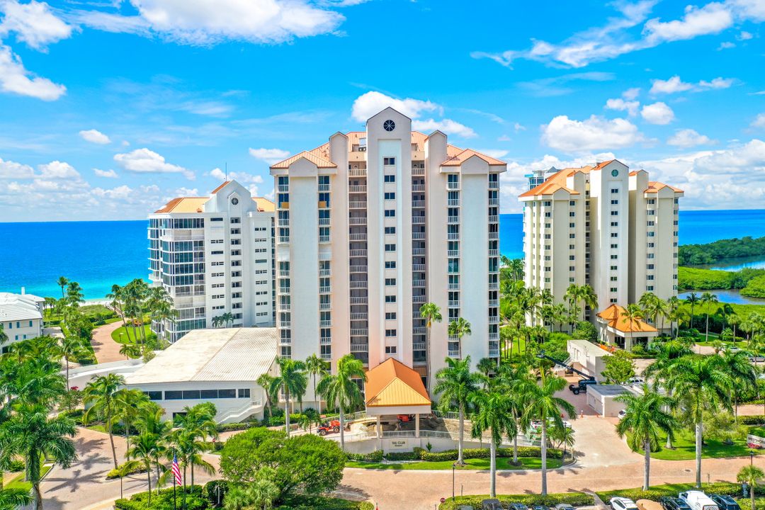 40 Seagate Dr #1004, Naples, FL 34103