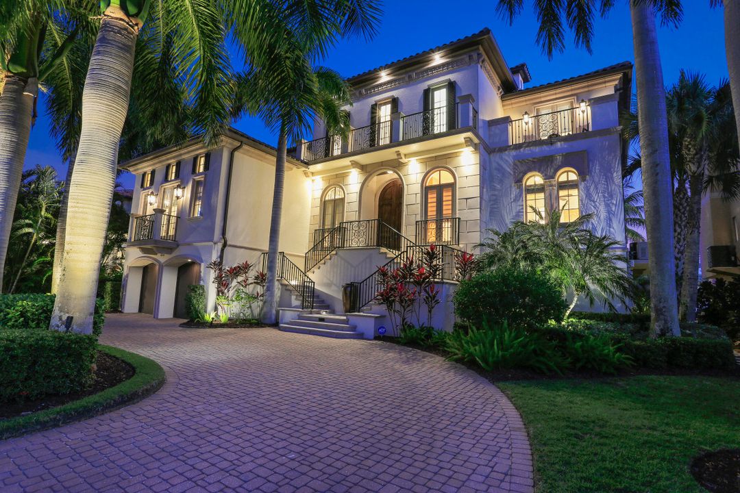 172 Seabreeze Ave, Naples, FL 34108