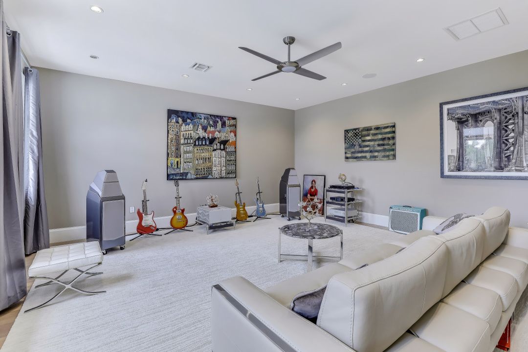 1824 Alamanda Dr, Naples, FL 34102