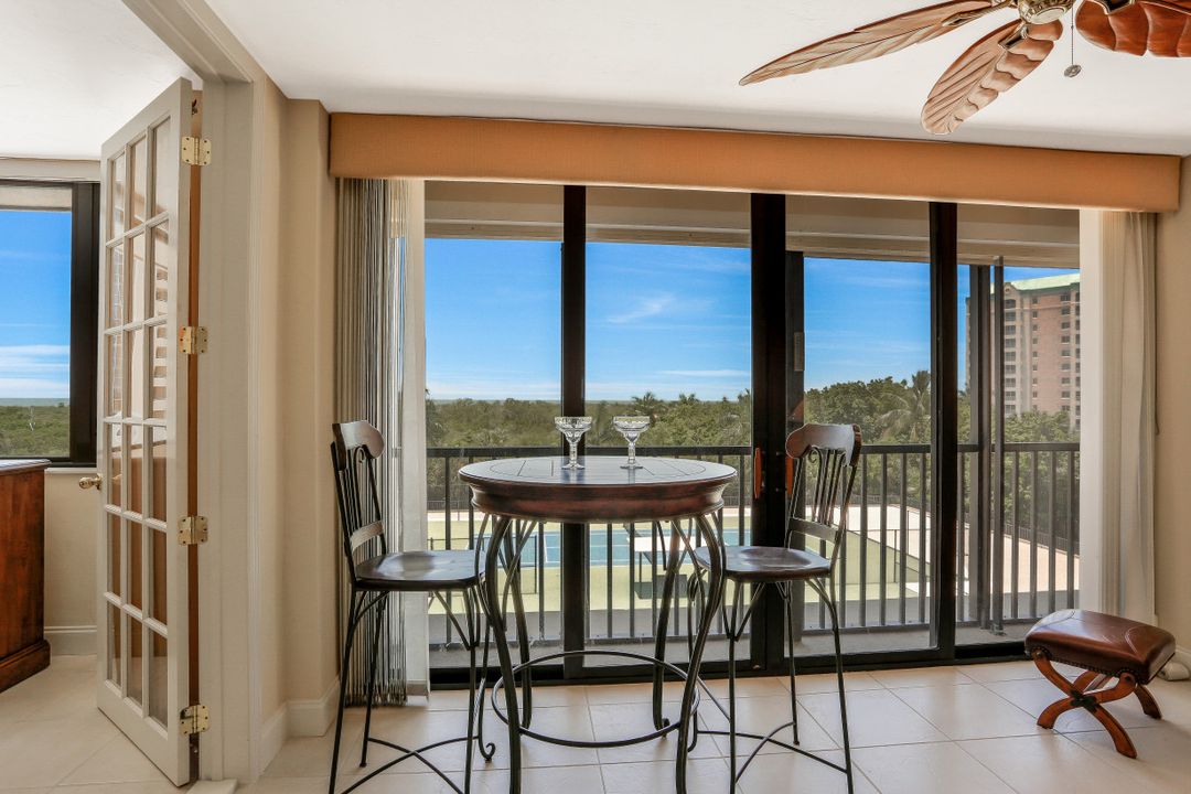 5601 Turtle Bay Dr #302, Naples, FL 34108