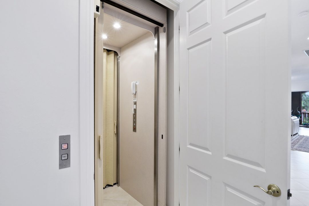 5001 Maxwell Cir #201, Naples, FL 34105