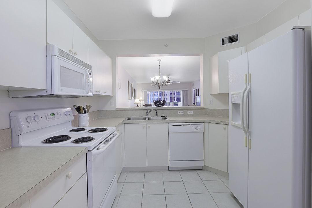 7822 Great Heron Way #104, Naples, FL 34104