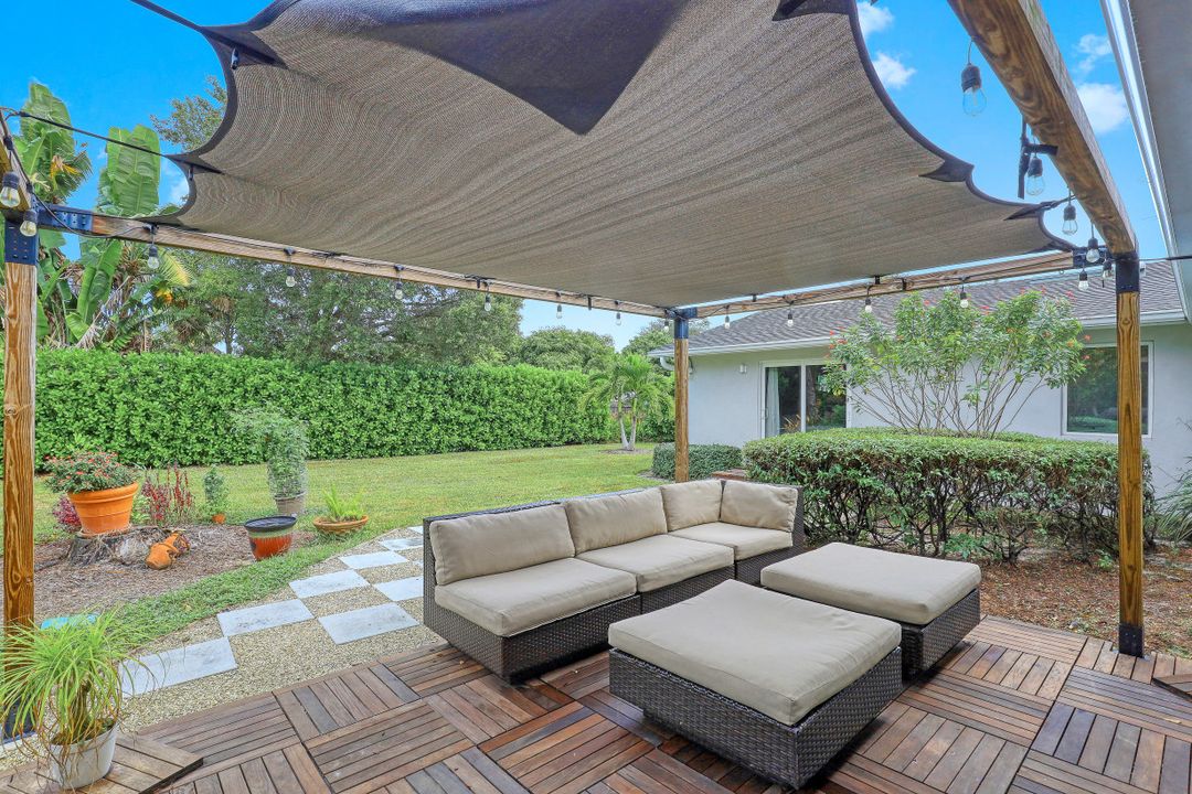 2697 Outrigger Ln, Naples, FL 34104