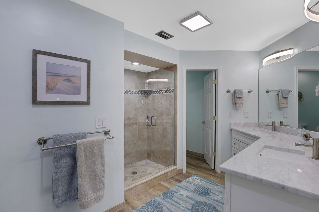 9101 Vanderbilt Dr #1-302, Naples, FL 34108