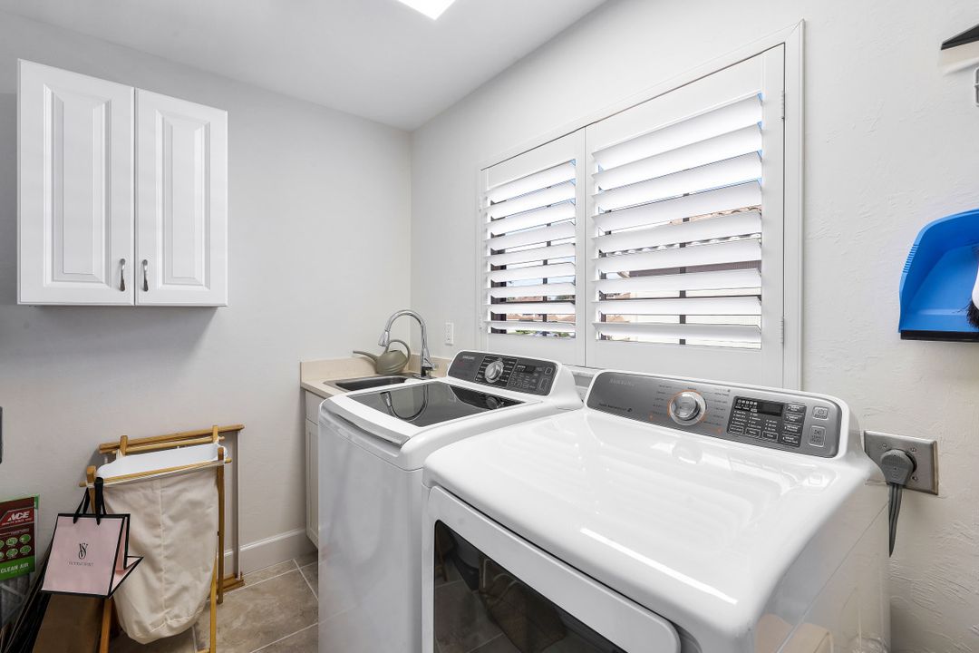 3552 Windjammer Cir #902, Naples, FL 34112