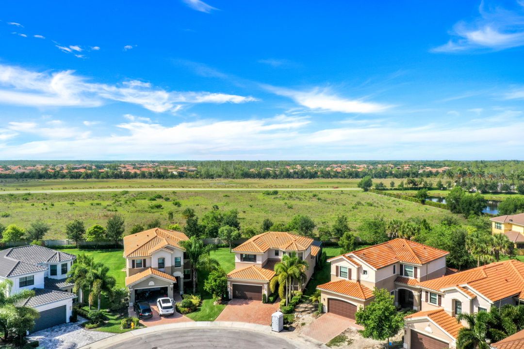4167 Crescent Ct, Naples, FL 34119