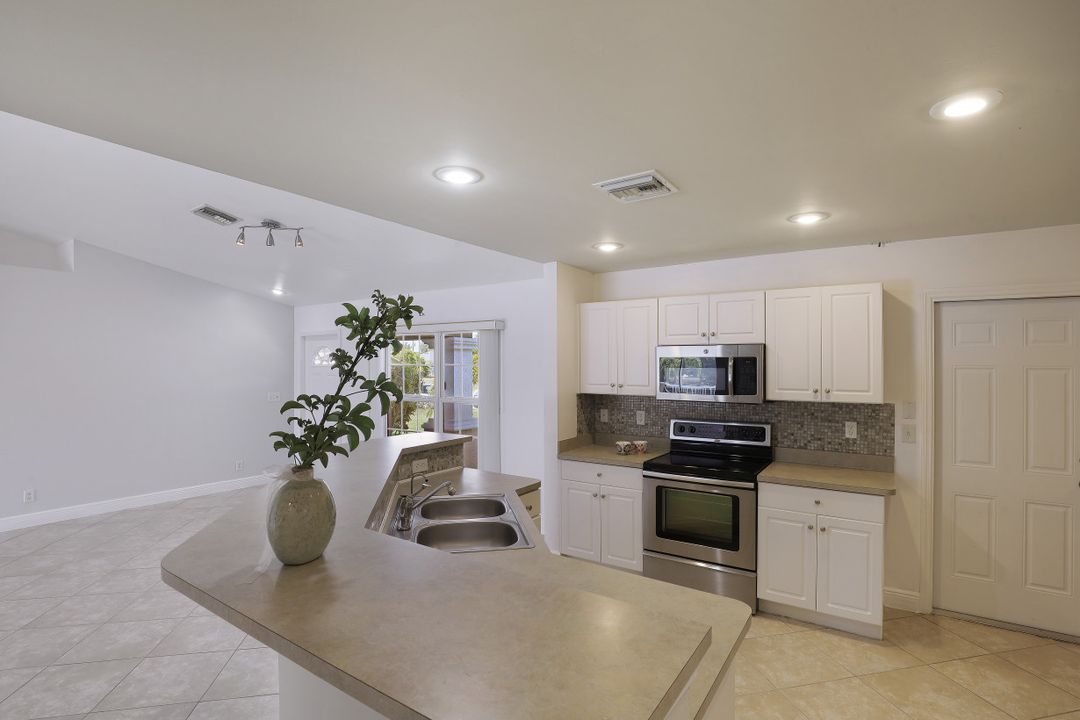 846 SW 31st Terrace, Cape Coral, FL 33914