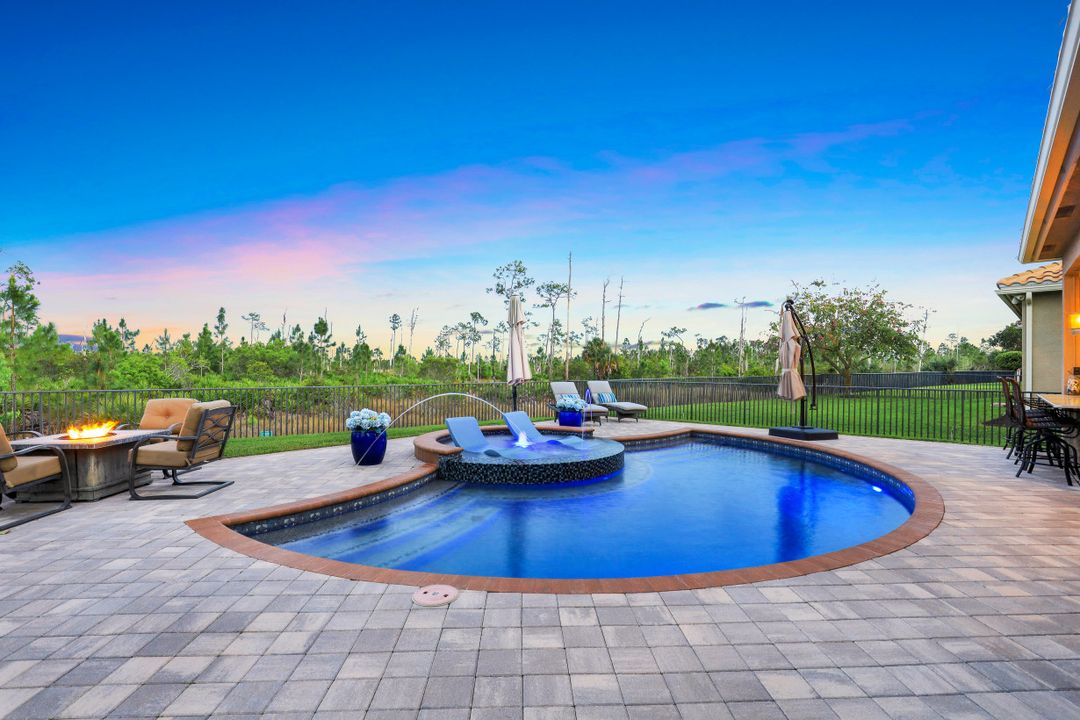 2832 Cinnamon Bay Cir, Naples, FL 34119