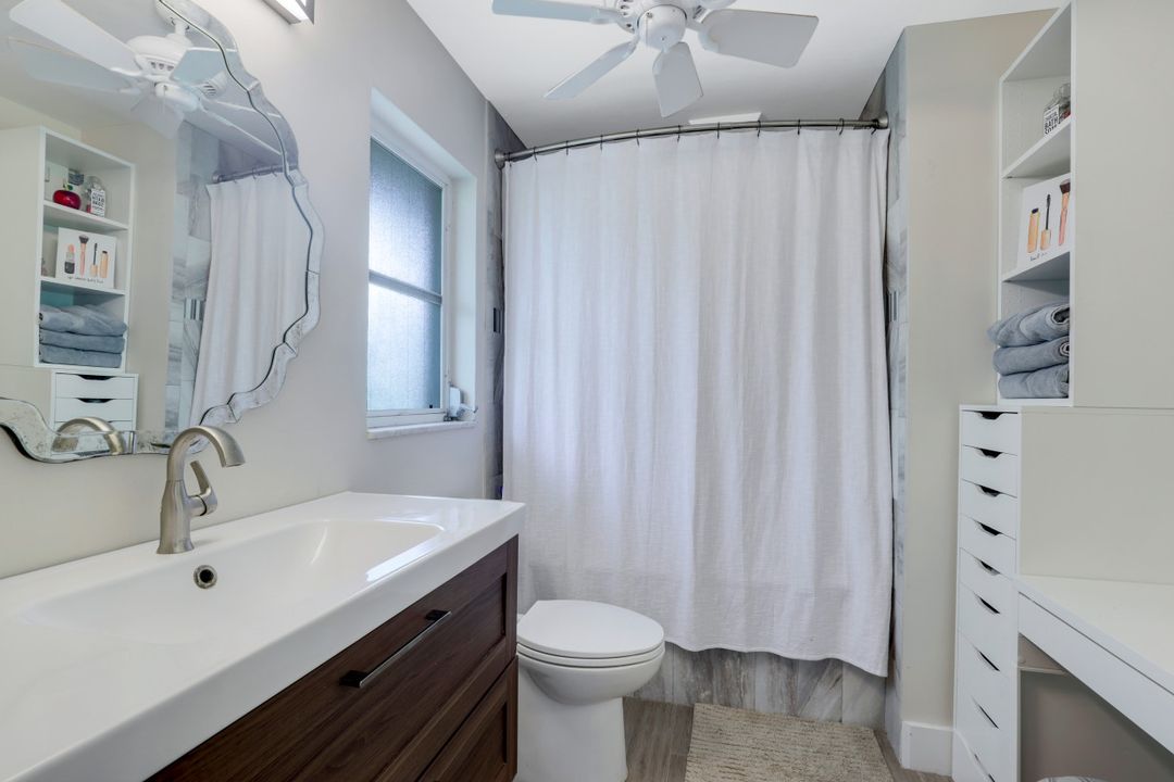 633 Cypress Way E, Naples, FL 34110