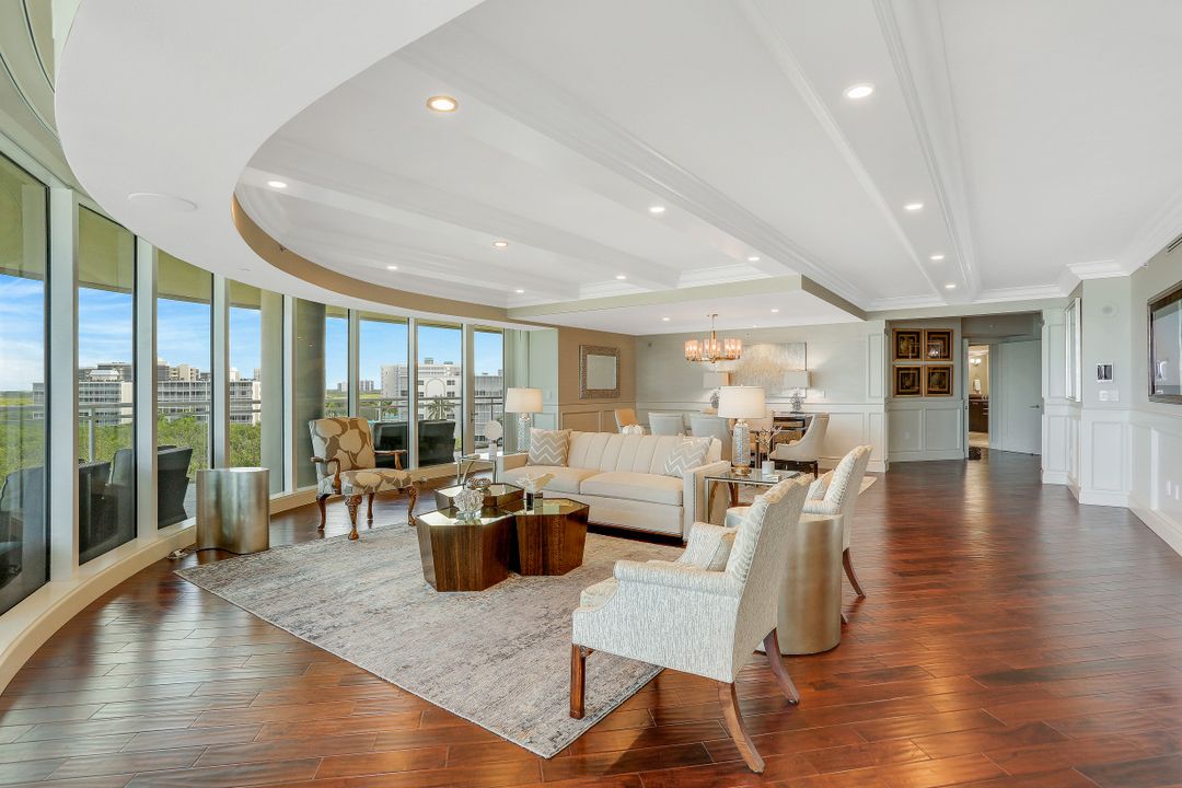 11125 Gulf Shore Dr #606, Naples, FL 34108