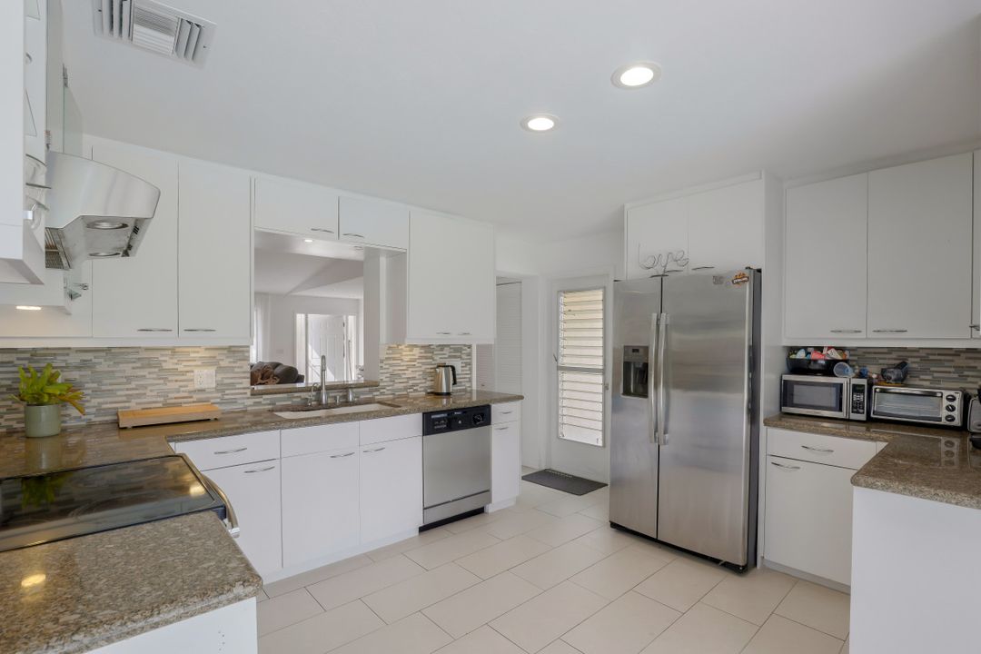 6640 Trail Blvd, Naples, FL 34108