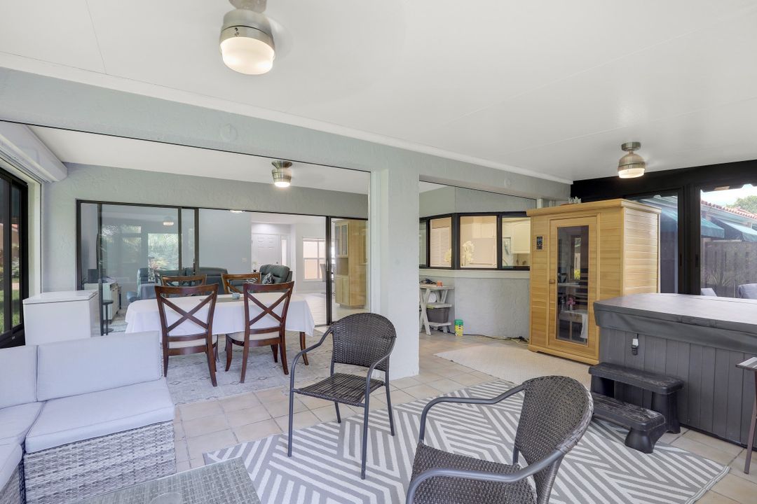 736 Reef Point Cir, Naples, FL 34108