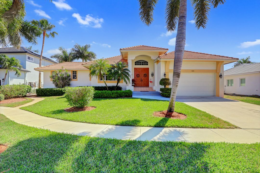 835 Saturn Ct, Marco Island, FL 34145