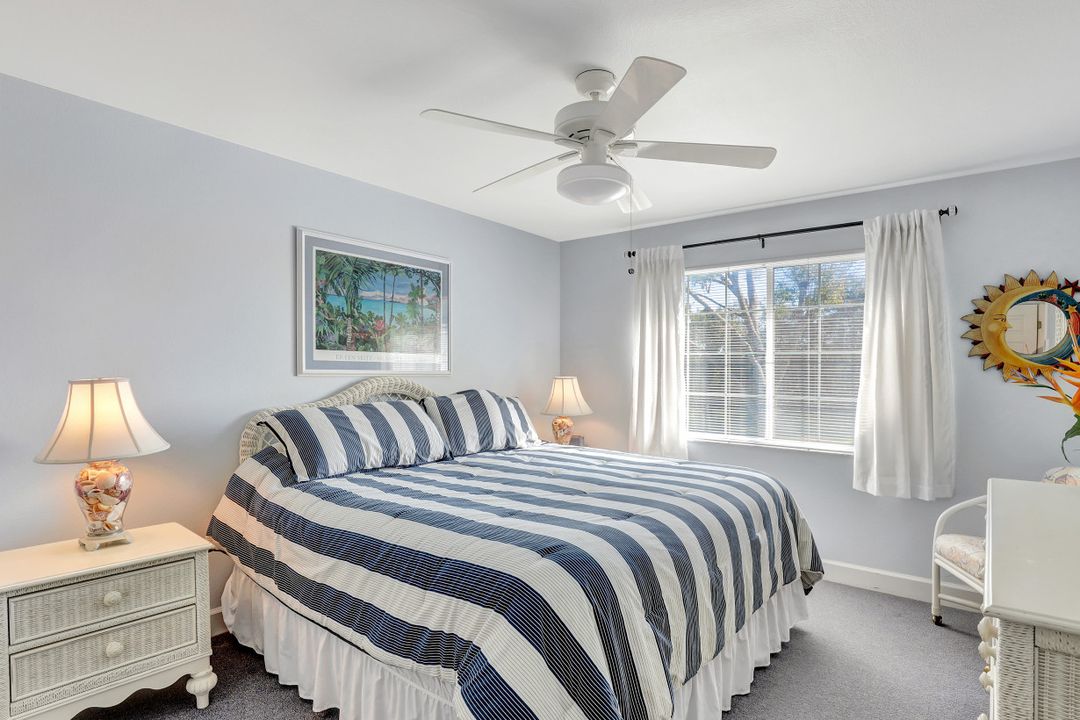 242 Edgemere Way E, Naples, FL 34105