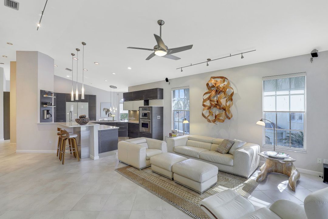 1825 Seville Blvd #821, Naples, FL 34109