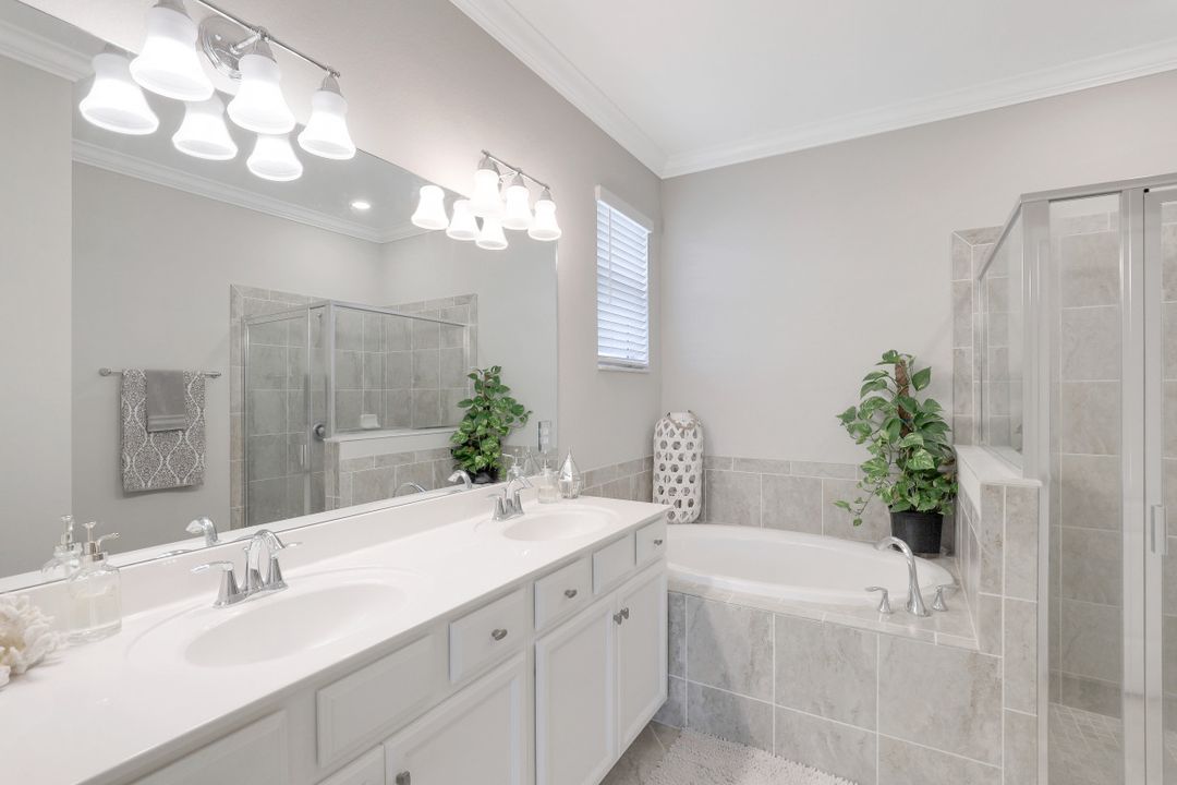 2105 Clementine St, Naples, FL 34120