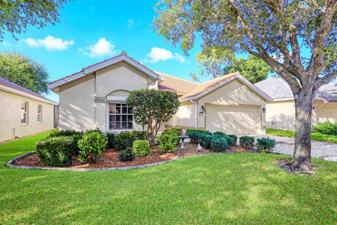 6472 Autumn Woods Blvd, Naples, FL 34109