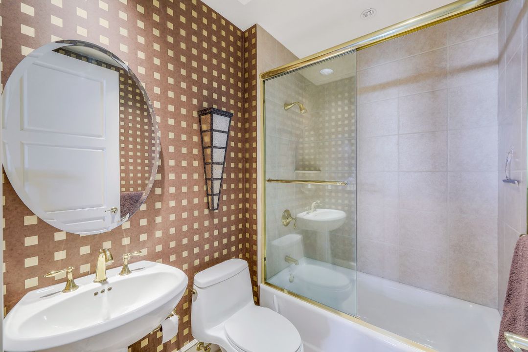 900 5th Ave S #302, Naples, FL 34102