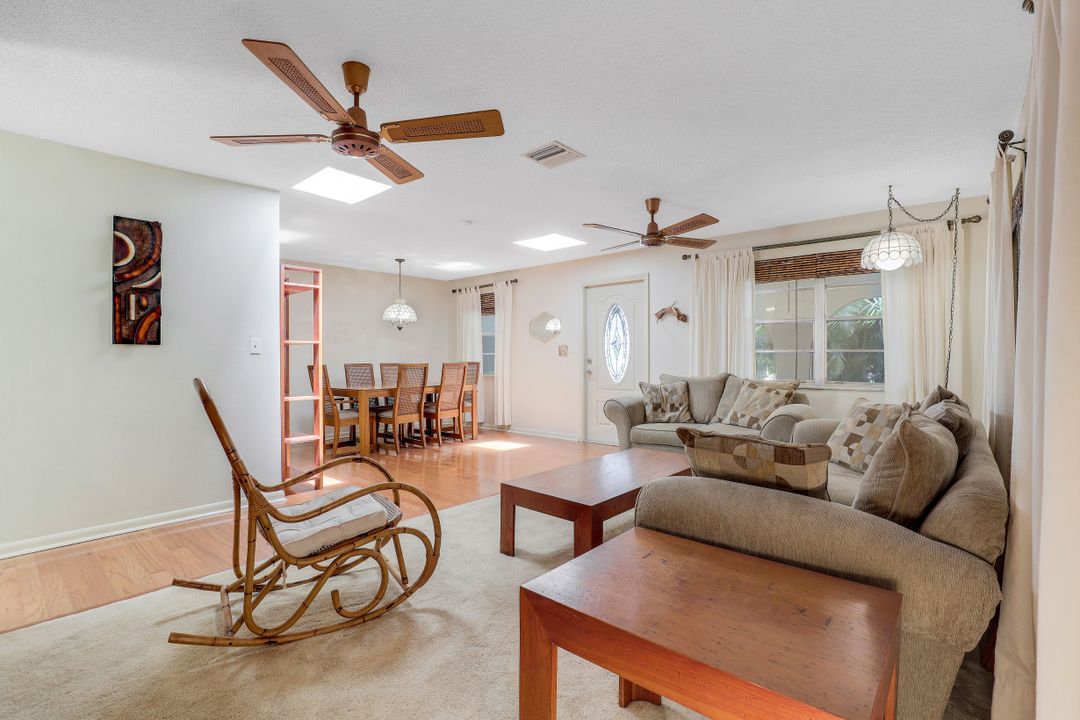 814 93rd Ave N, Naples, FL 34108