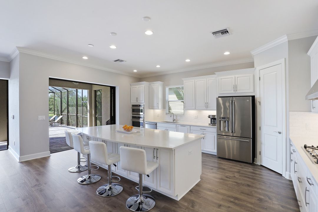 8427 Palacio Terrace S, Naples, FL 34114