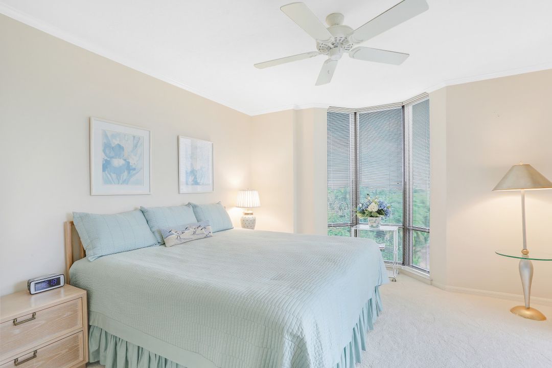 6075 Pelican Bay Blvd #506, Naples, FL 34108