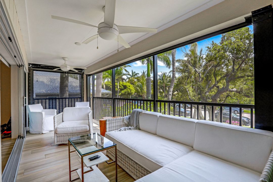 225 5th Ave S #104, Naples, FL 34102