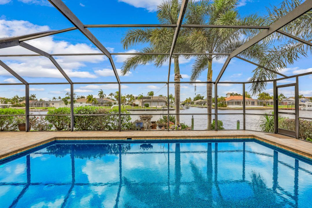 2811 SE 19th Pl, Cape Coral, FL 33904