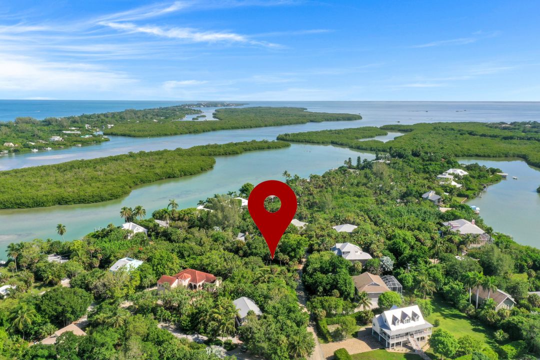 2562 Coconut Dr, Sanibel, FL 33957