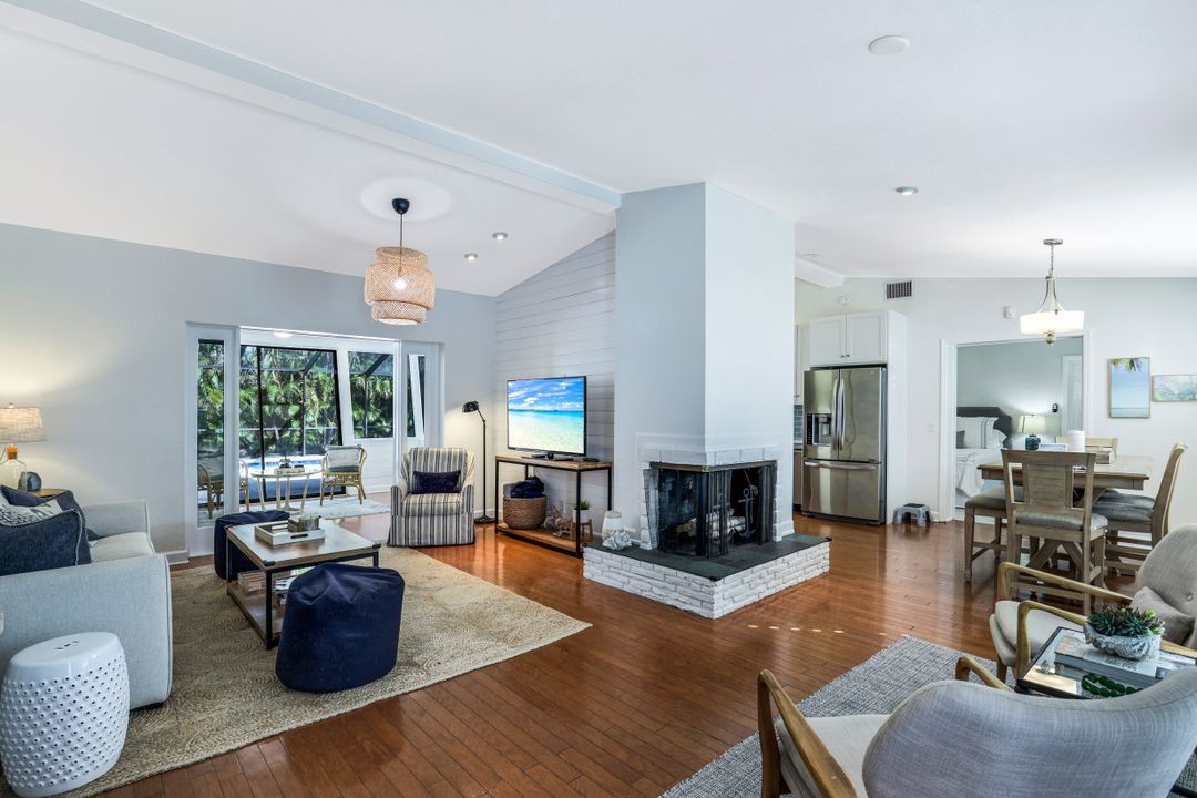 739 7th Ave N, Naples, FL 34102