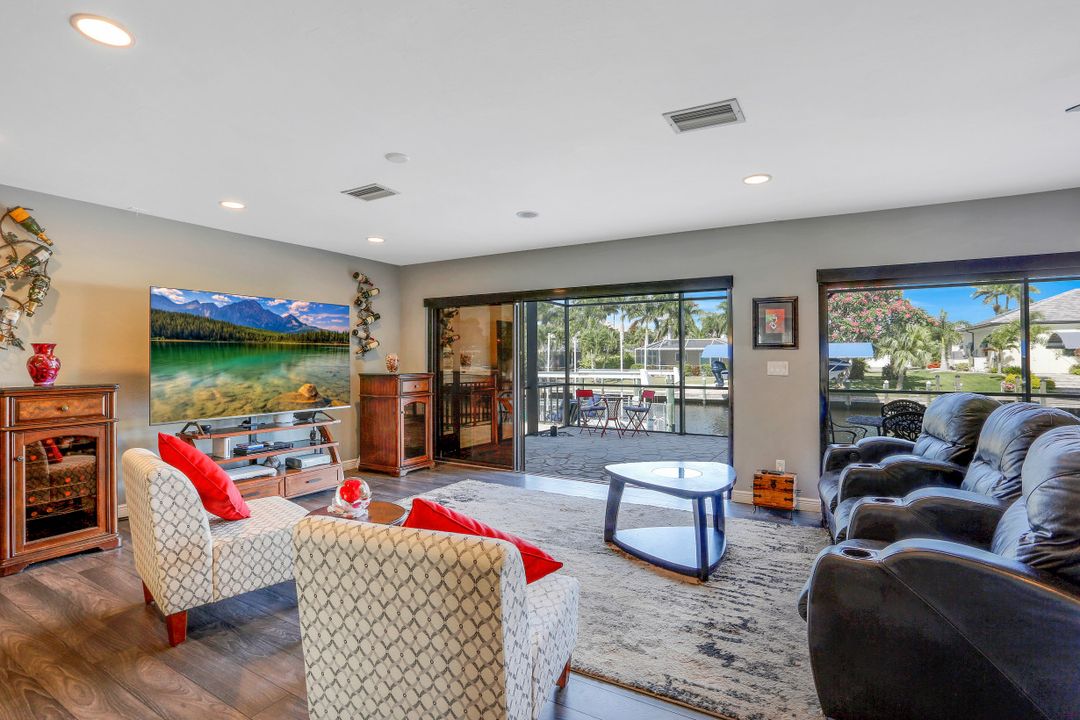 5811 SW 1st Pl, Cape Coral, FL 33914