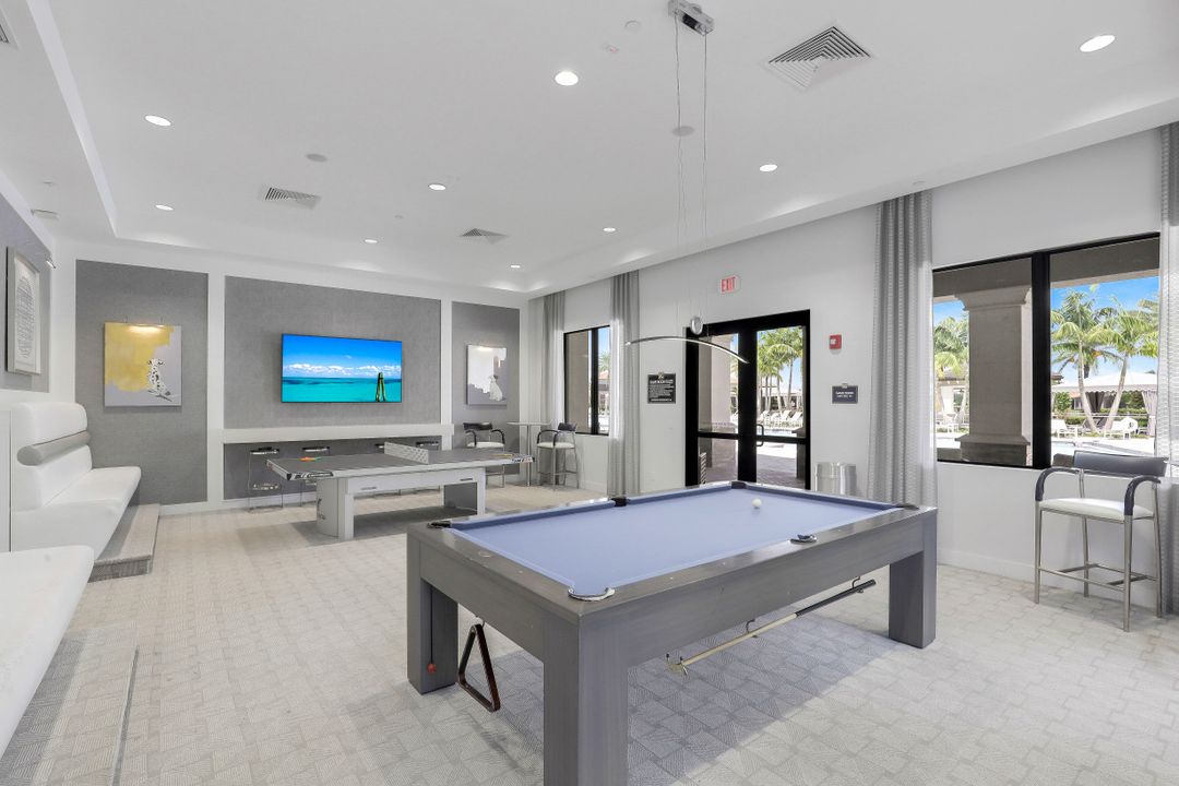 4488 Aurora St, Naples, FL 34119