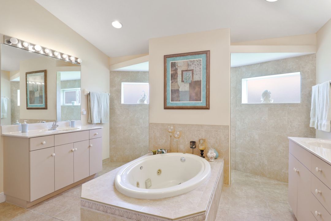 5241 Stratford Ct, Cape Coral, FL 33904