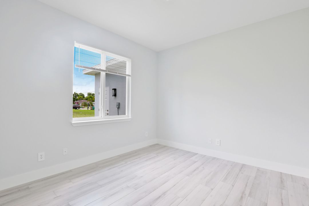 1334 SW Santa Barbara Pl, Cape Coral, FL 33991