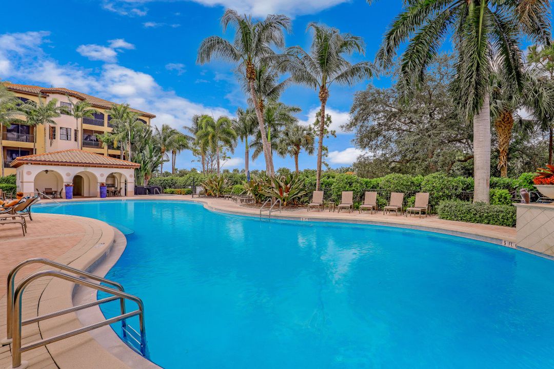 2542 Marquesa Royale Ln #301, Naples, FL 34109
