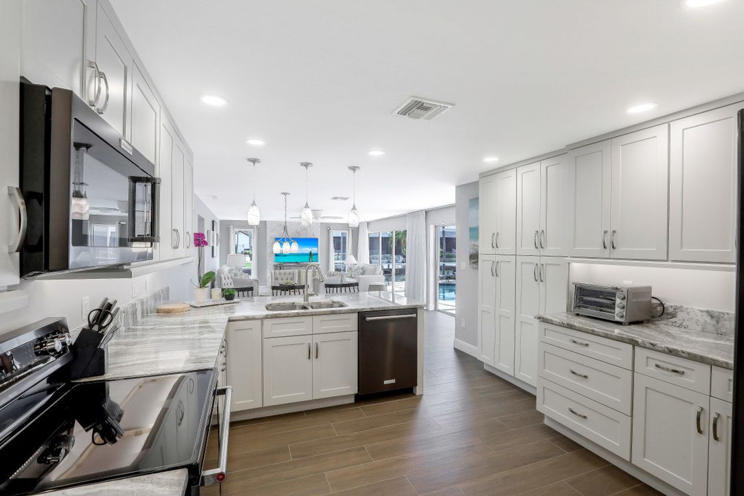 166 Hollyhock Ct, Marco Island, FL 34145